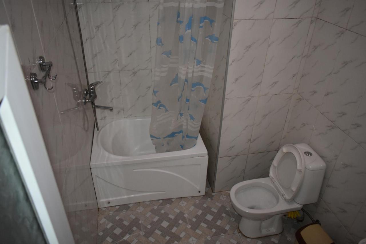 Ucha'S Apartment Batumi Zewnętrze zdjęcie