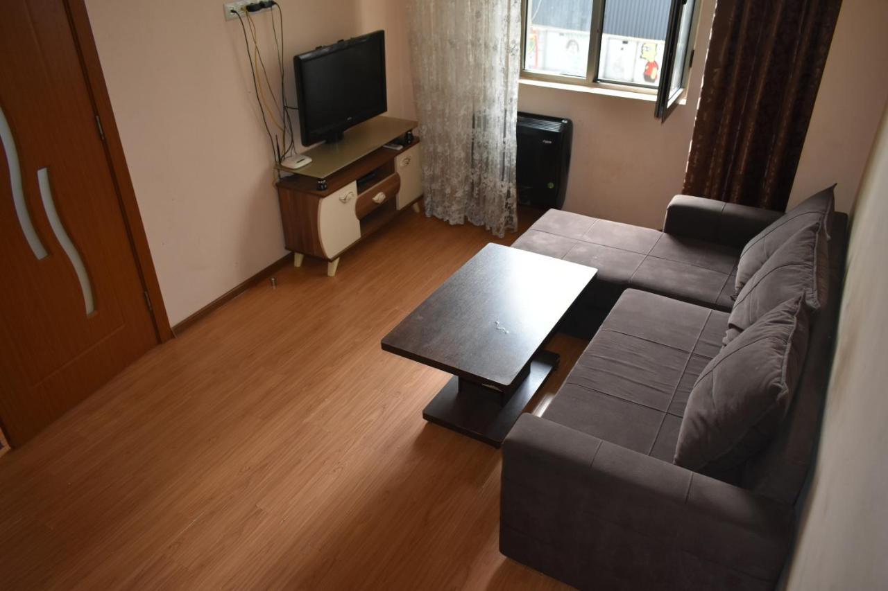 Ucha'S Apartment Batumi Zewnętrze zdjęcie